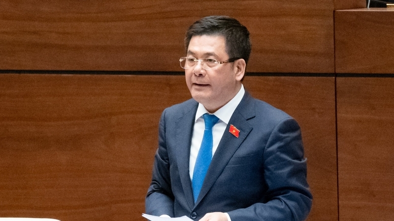 Bộ trưởng Nguyễn Hồng Diên trả lời chất vấn trước Quốc hội