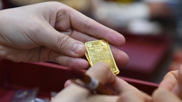 Giá bán vàng trực tiếp cho người dân tiếp tục giảm