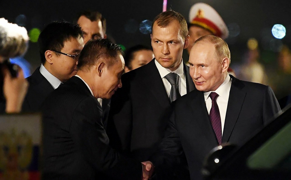 Tổng thống Putin đến Hà Nội, bắt đầu chuyến thăm Việt Nam