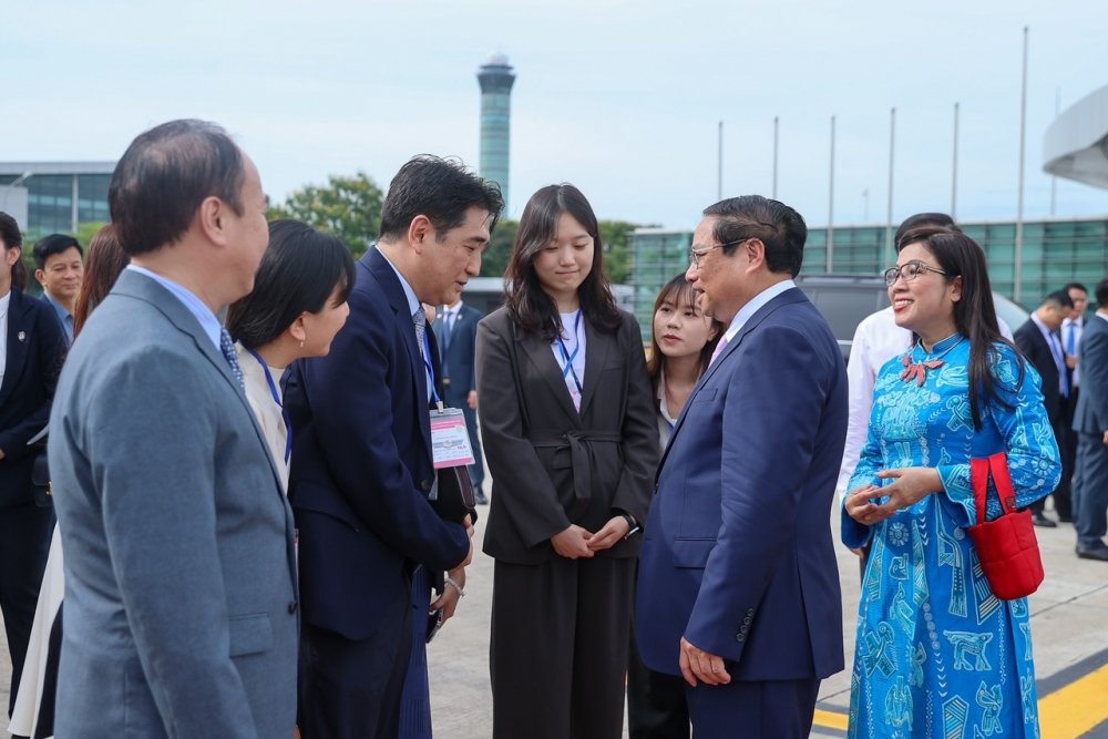 Thủ tướng và Phu nhân lên đường thăm Hàn Quốc