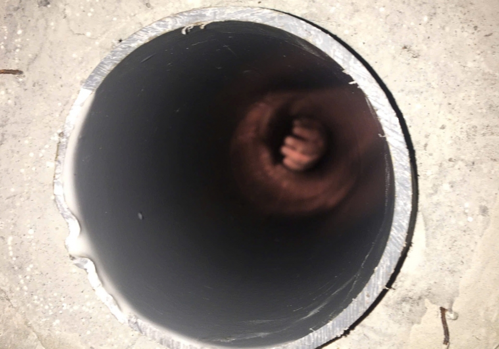 Hà Nội: Giải cứu cháu bé bị kẹt tay trong đường ống đài phun nước Hà Nội: Giải cứu cháu bé bị kẹt tay trong đường ống đài phun nước