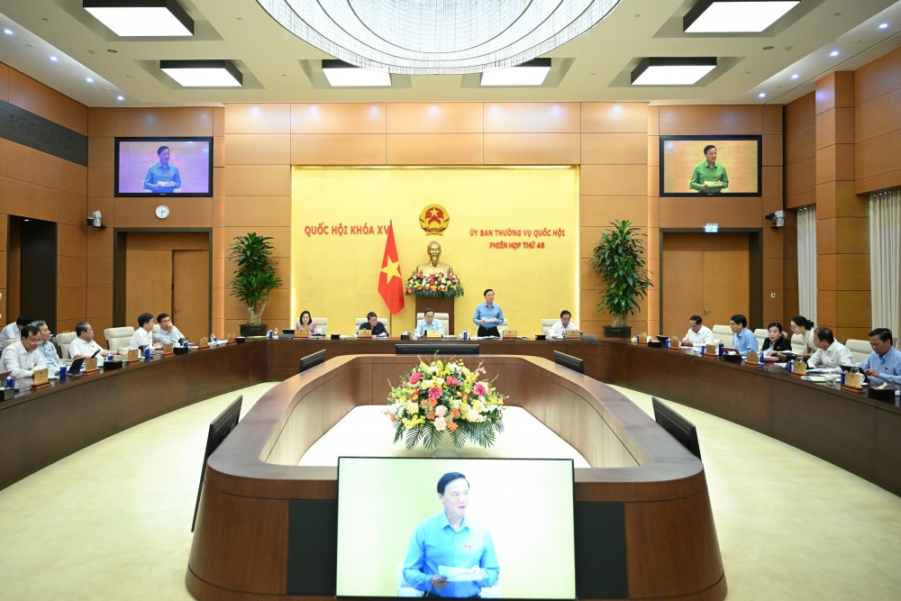 Có thể ký hợp đồng làm công chức lãnh đạo với doanh nhân tiêu biểu