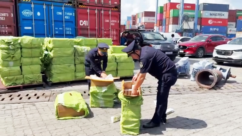 Bắt lô thuốc lá lậu hơn 2,5 tỷ đồng được cất giấu trong bồn thép