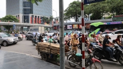 ha noi canh sat giao thong dong loat xu ly xe cho hang cong kenh