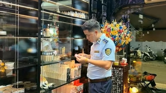 Tạm giữ gần 400 mỹ phẩm nhập lậu tại Công ty Tinna Lê Make Up