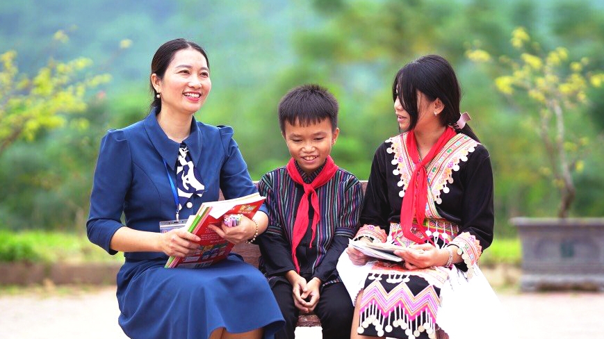 Nhà giáo hưởng lương cao nhất, không cấm dạy thêm