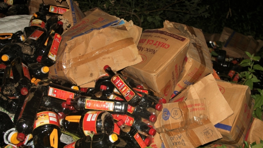 Công an Thanh Hóa làm rõ vụ hàng nghìn chai nước mắm bị vứt bỏ ở Quảng Nam