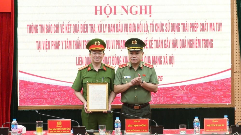 Công an Hà Nội nhận “mưa” lời khen sau 2 chuyên án lớn