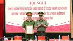 cong an ha noi nhan mua loi khen sau 2 chuyen an lon