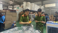 Hé lộ thủ đoạn “biến” dầu ăn dành cho động vật thành cho người