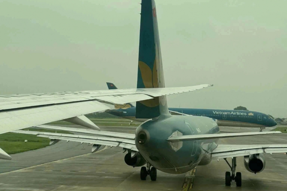 Điều tra vụ 2 máy bay Vietnam Airlines va nhau tại Nội Bài Điều tra vụ 2 máy bay Vietnam Airlines va nhau tại Nội Bài