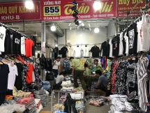 Hàng nghìn sản phẩm giả thương hiệu nổi tiếng tại chợ đầu mối lớn nhất miền Bắc