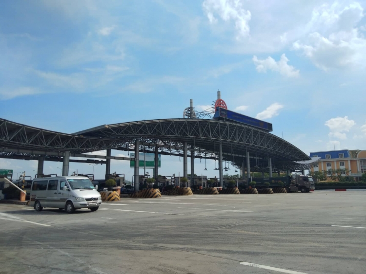 Ngưng thu phí 3 trạm BOT chậm triển khai thu phí không dừng