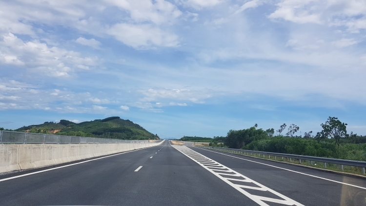 Phó Thủ tướng yêu cầu báo cáo 2 dự án cao tốc của VEC chậm tiến độ