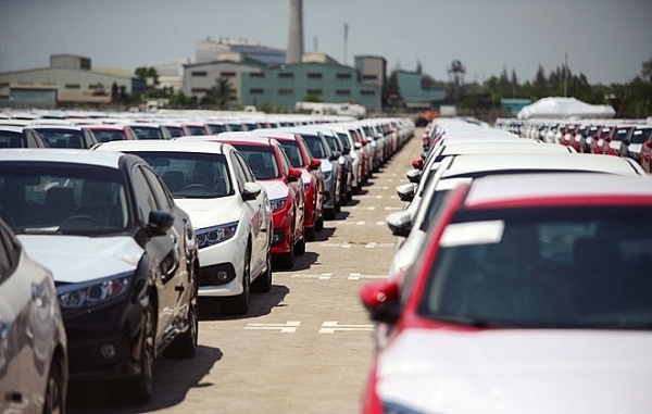 Ôtô nguyên chiếc nhập khẩu về Việt Nam tăng đột biến
