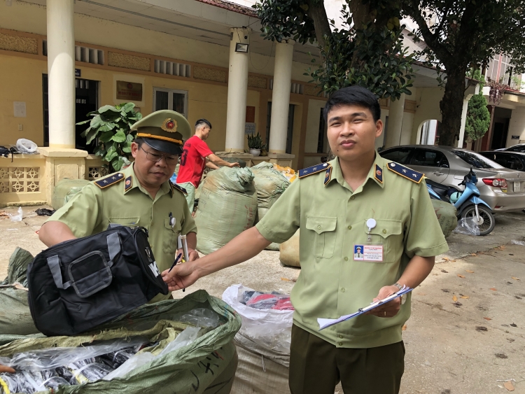 gan 600 tui xach trung quoc gia thuong hieu adidas nike