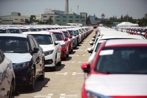 Ô tô nguyên chiếc nhập về Việt Nam tăng gấp hơn 6 lần