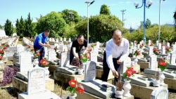 Báo Tuổi trẻ Thủ đô tiếp tục thắp lửa tri ân tại miền Trung