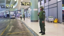 Cấm bay một năm hành khách tung tin có lựu đạn trong hành lý xách tay