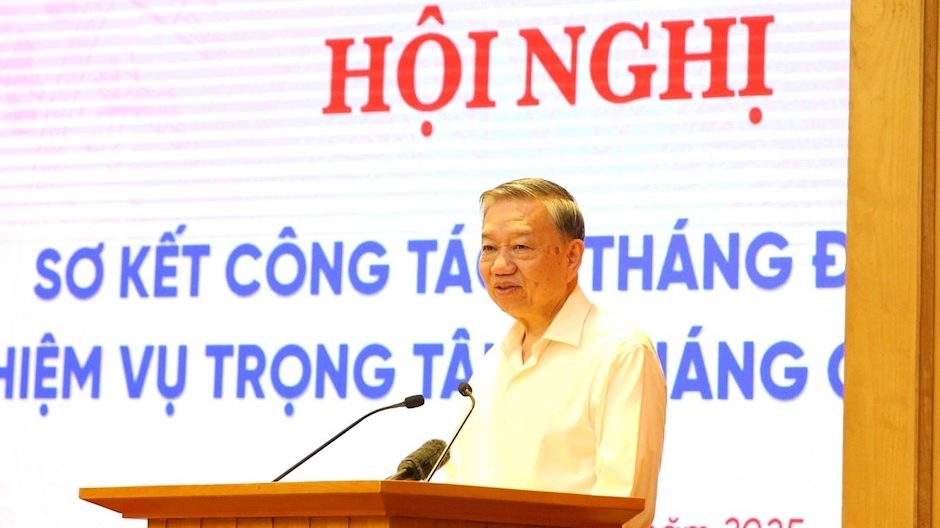 Có chính sách đãi ngộ đặc biệt để thu hút ít nhất 100 chuyên gia hàng đầu về nước