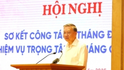 Có chính sách đãi ngộ đặc biệt để thu hút ít nhất 100 chuyên gia hàng đầu về nước