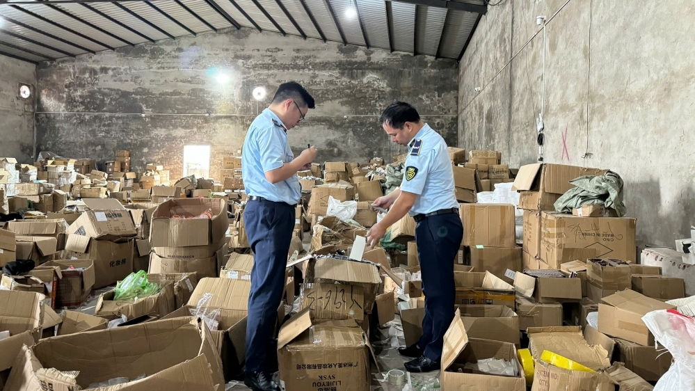 Phát giác kho hàng lậu khủng, vận hành qua phần mềm Trung Quốc