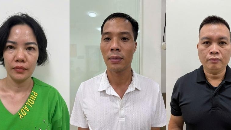 Bắt nhóm “cò mồi” tại cổng Bệnh viện phụ sản Trung ương