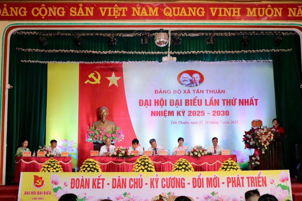 Đoàn chủ tich, ddaonf thư ký Đại hội