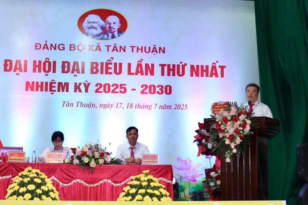 Đồng chí Phạm Chí Công, được chỉ định làm Bí thư Đảng ủy, Chủ tịch HĐND xã Tân Thuận