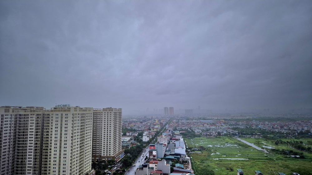 Bão số 3 sắp vào đất liền, nhiều tỉnh miền Bắc bắt đầu mưa to, gió giật