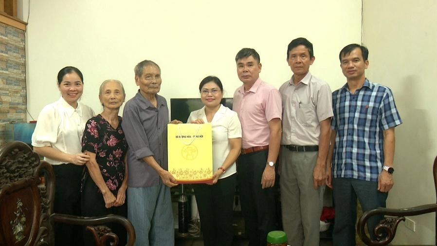 Lãnh đạo xã Dương Hòa tri ân gia đình chính sách, người có công