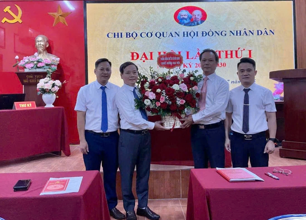 Đồng chí Vương Văn Lâm làm Bí thư Chi bộ cơ quan HĐND xã Hoài Đức