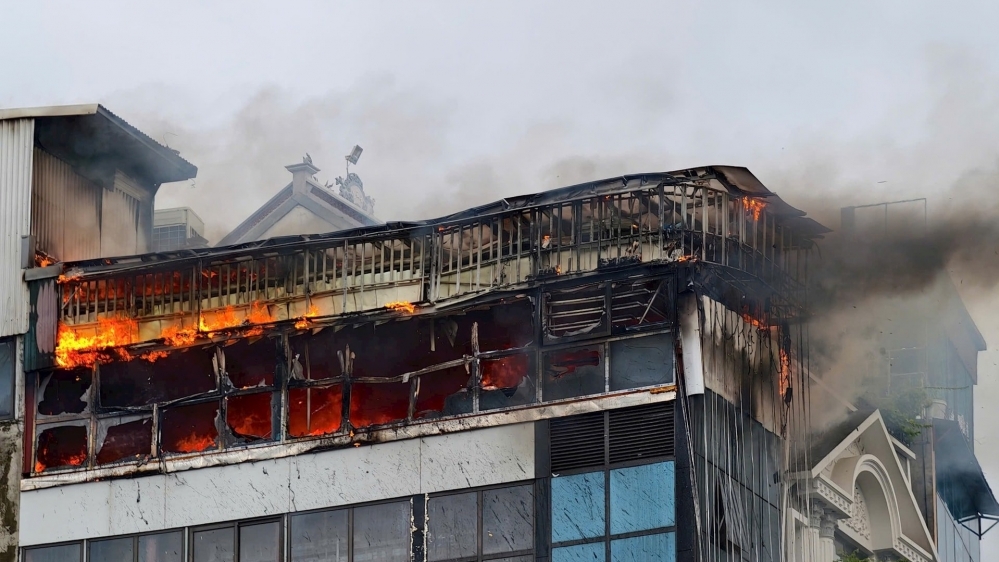 Hà Nội: Cảnh sát khống chế đám cháy tại ngôi nhà 6 tầng ở đường Giải Phóng