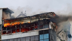 ha noi canh sat khong che dam chay tai ngoi nha 6 tang o duong giai phong