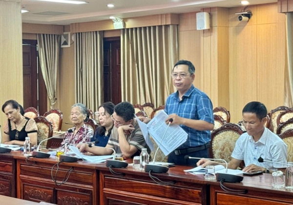 Sôi nổi góp ý vào dự thảo báo cáo chính trị Đại hội Đảng bộ xã Hoài Đức