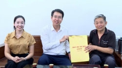 Xã Hoài Đức tổ chức 5 đoàn đi thăm hỏi, tặng quà người có công