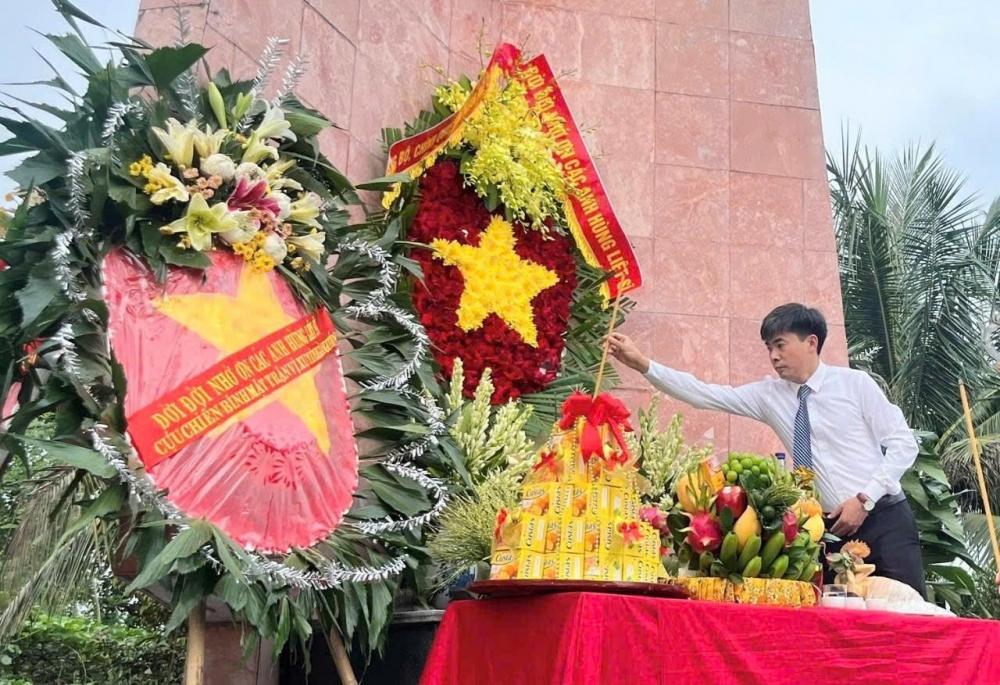 Khơi dậy lòng yêu nước, phát huy truyền thống của đất nước