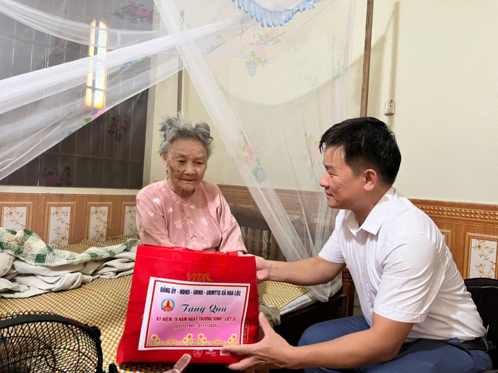 Mùa tri ân chan chứa nghĩa tình của lãnh đạo xã Hoa Lộc