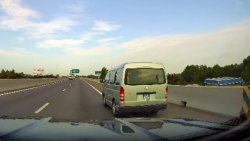 thay xe bien xanh vi pham tren cao toc nguoi dan bao ngay cuc truong csgt