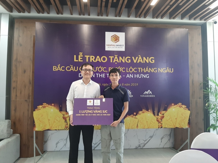 con mua vang cho khach hang the terra an hung