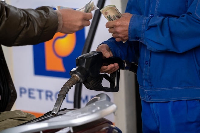 Giảm giá một số loại xăng dầu từ 15h giam gia mot so loai xang dau tu 15h