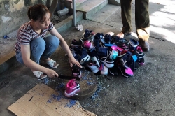 hung yen dinh chi hoat dong cua hang ban giay dep gia mao nhan hieu nike