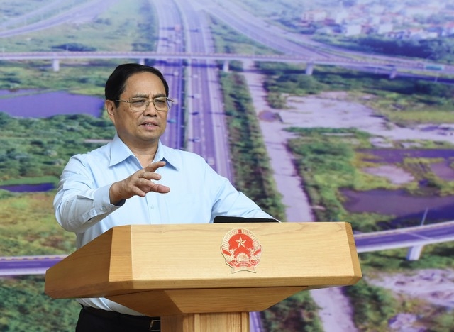 Thủ tướng: Thần tốc hơn nữa trong triển khai các dự án giao thông trọng điểm