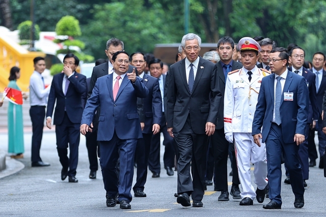 Thủ tướng Phạm Minh Chính chủ trì lễ đón Thủ tướng Singapore