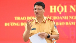 cuc truong cuc canh sat giao thong doi thoai voi cac nha xe van tai