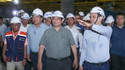 cuoc vi hanh thu 8 cua thu tuong va su rot rao de sieu san bay som ve dich