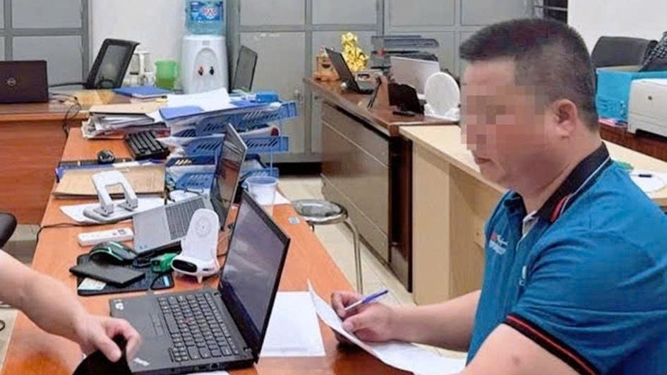 Công an triệu tập người đàn ông rút chìa khóa xe khách trên Vành đai 3