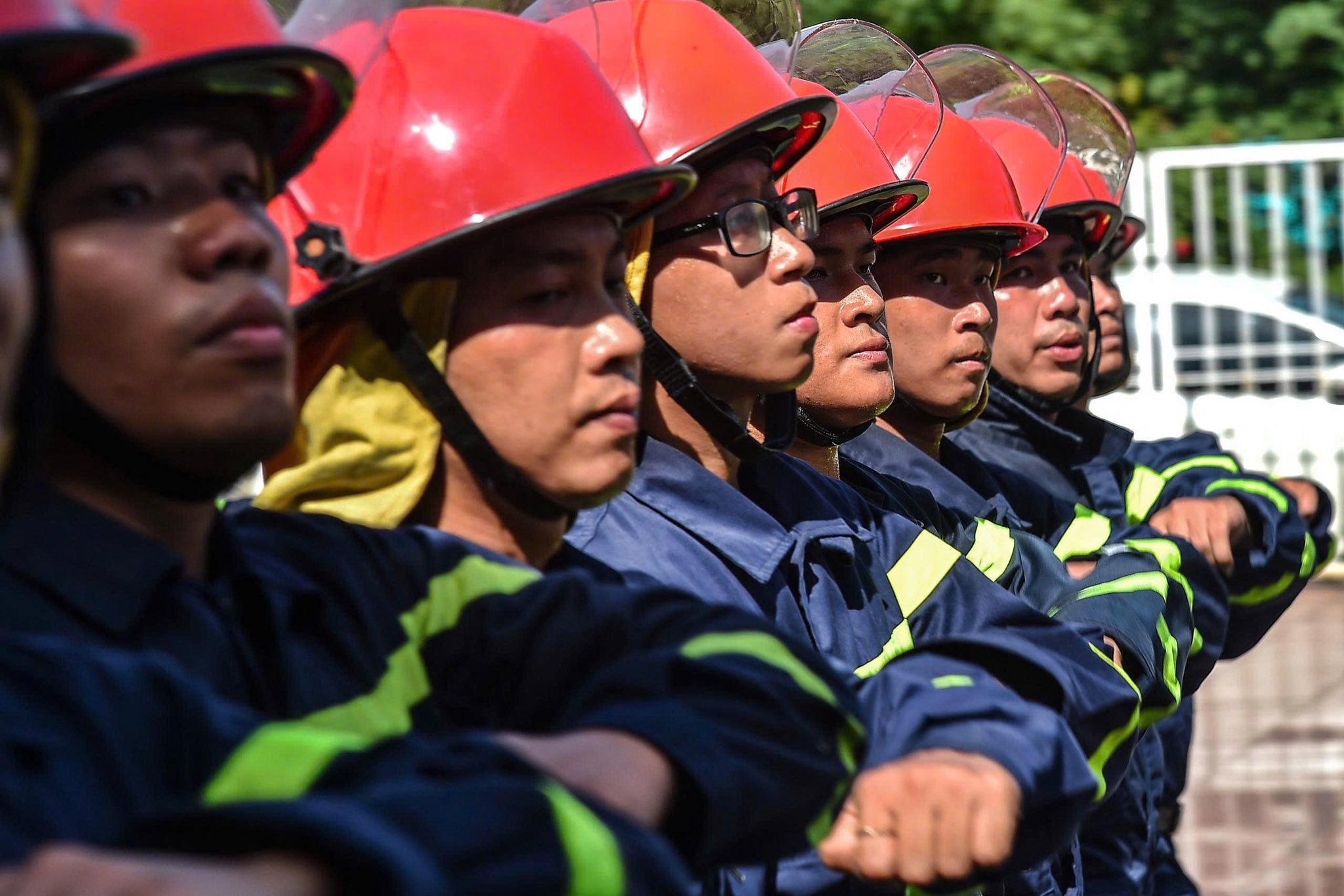 Cán bộ, chiến sĩ Công an Thủ đô căng mình tập luyện giữa trời nắng như đổ lửa