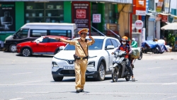 canh sat vat va dieu tiet giao thong giua chao lua thu do