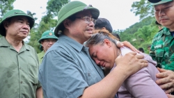 thu tuong giai quyet ngay cho o tam cho nguoi dan mat nha do mua lu